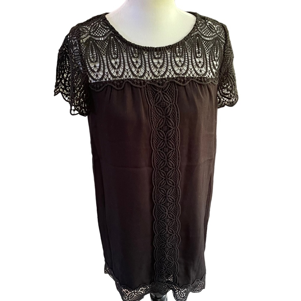 Joie classic black shift mini dress with unlined lace shoulders & lace trim Sz M